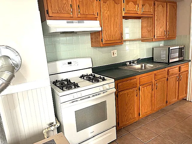 2 bed, 750 sqft, $1,600 — Photo 2