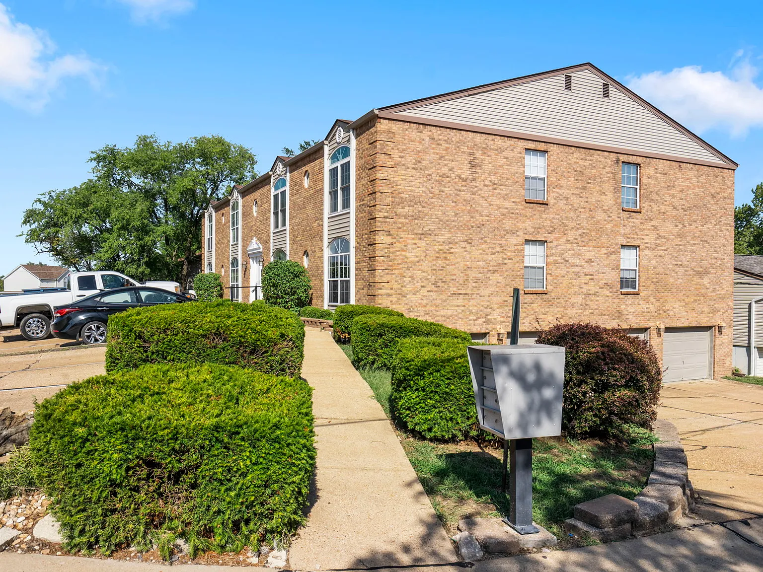 2 bed, 965 sqft, $1,525 — Photo 3