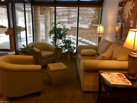 5th image of 160 Fox Hollow Dr APT 201