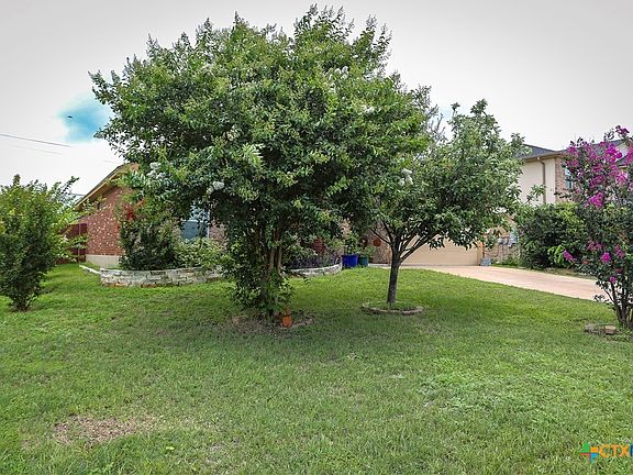 3rd image of 1012 Sugar Brook Dr