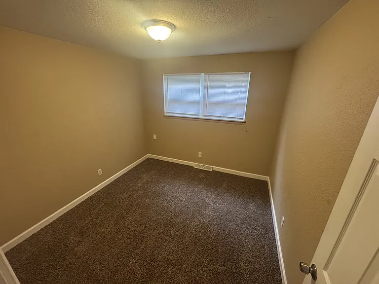 2032 Westgate Dr #5 — Photo 8