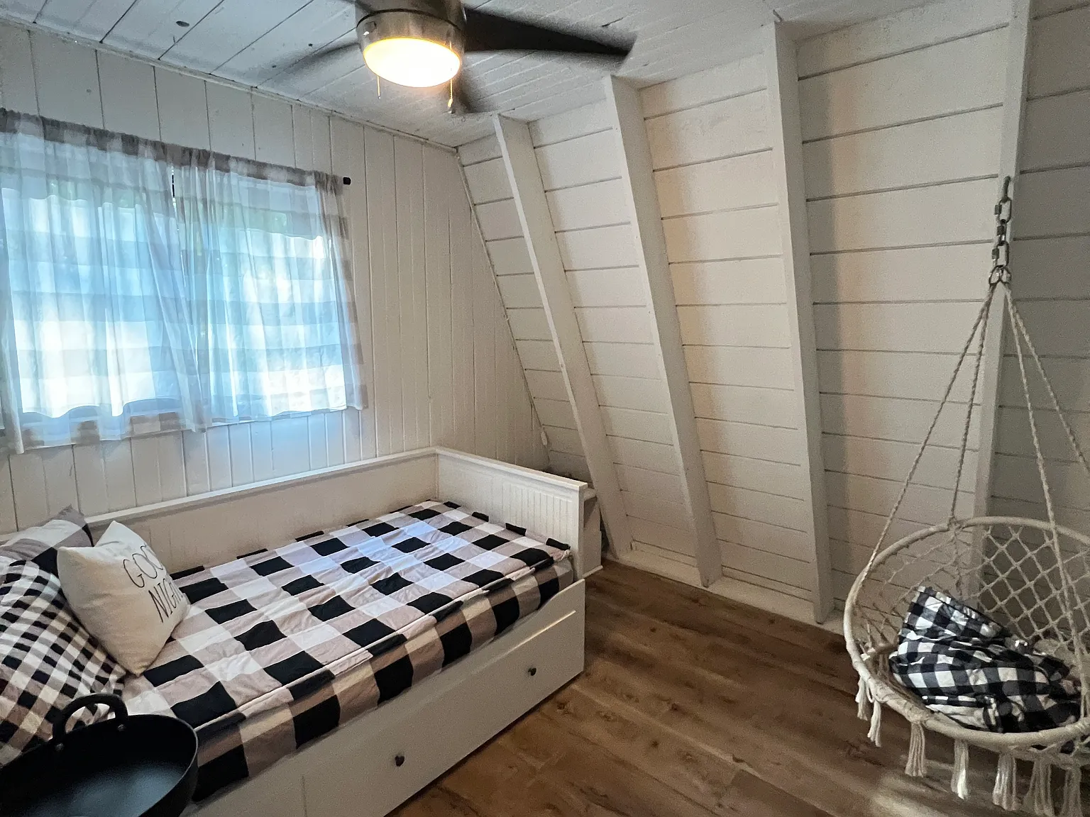 3 bed, 1.5 bath, 1207 sqft, $2,900 — Photo 3