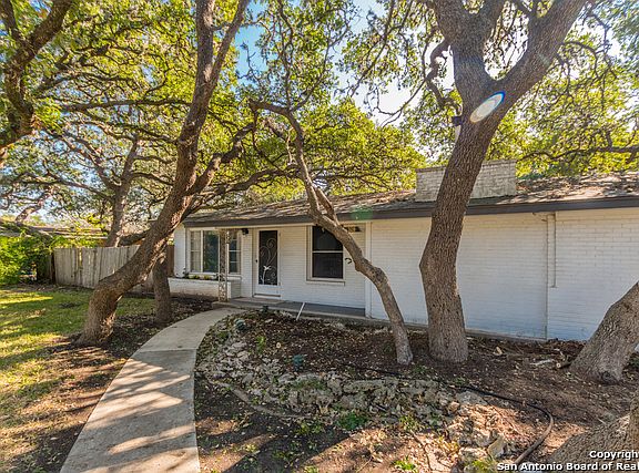 3rd image of 328 Meadowbrook Dr