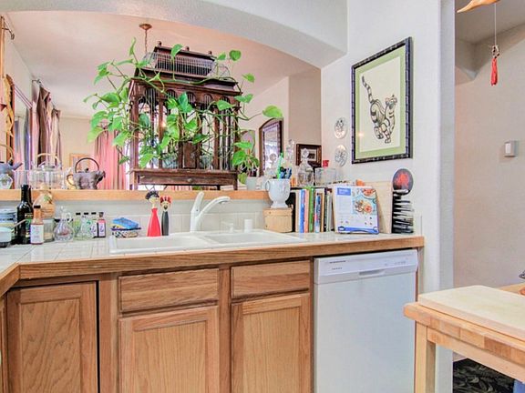 4th image of 1747 N Pearl St APT 201