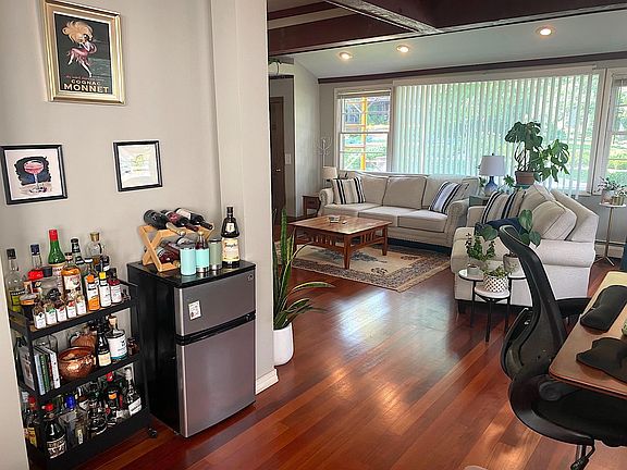3rd image of 2419 W 22nd St #1