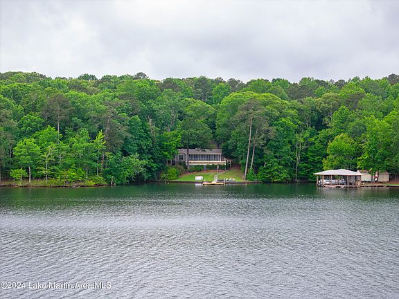5th image of 774 Windy Point Dr