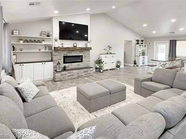 201 W Lupin St, Pahrump, NV 89048