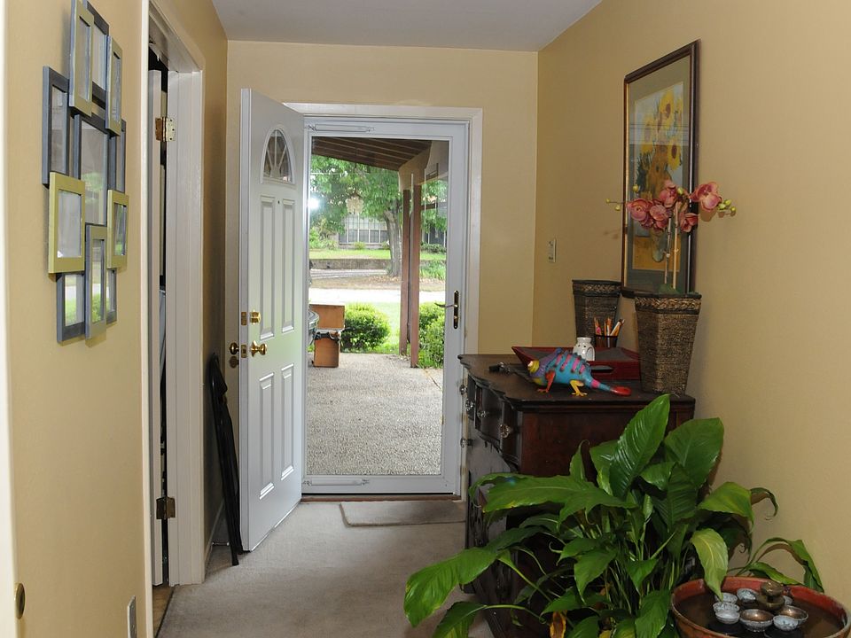 1st image of 115 Woodglen Dr