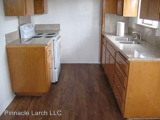 3rd image of 1022 Larch St Unit 5