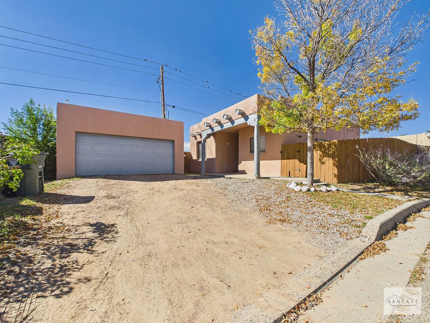 Cute 2 Bedroom, 2 Bathroom Single Family Home Available Now! — Photo 3