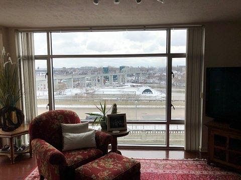 Large windows with lots of light 