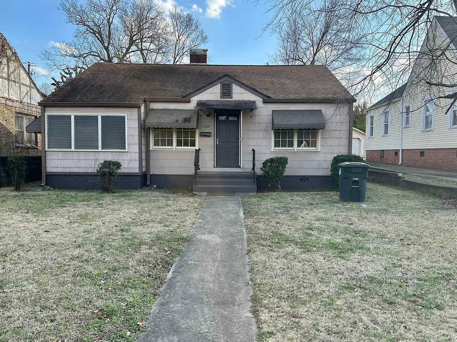 3 bed, 1070 sqft, $1,000 — Photo 1