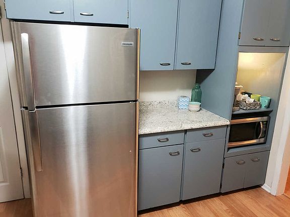 3rd image of 511-513 N Edgelawn Dr