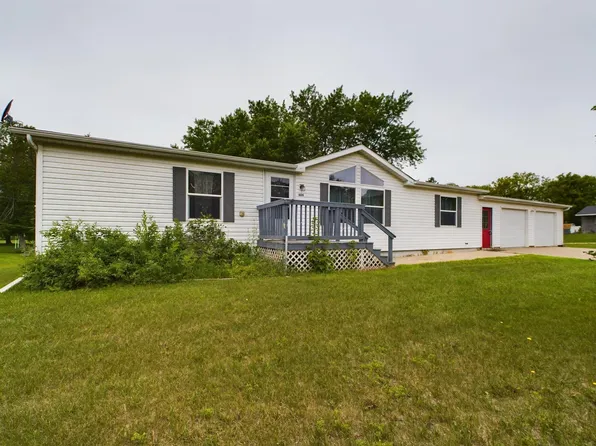 609 E 9th St, Starbuck, MN 56381