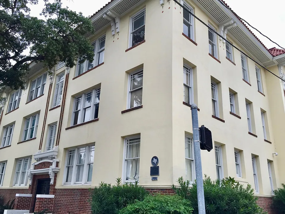 802 McGowen St #11