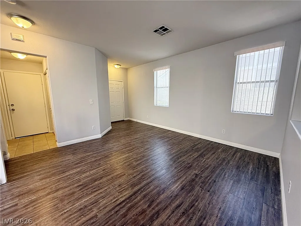 4 bed, 2.5 bath, 1949 sqft, $2,190 — Photo 2
