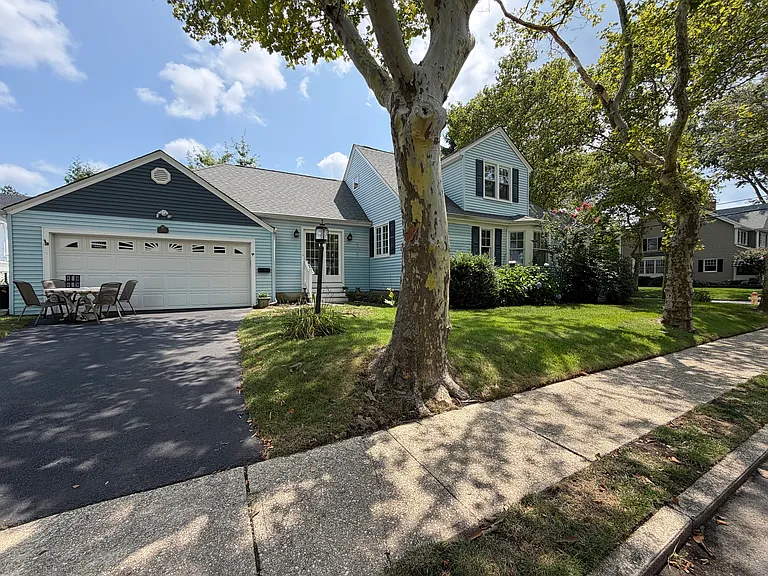 344 Cedar Ave — Photo 2