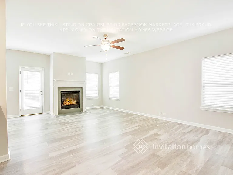 3941 Lake Manor Way — Photo 5