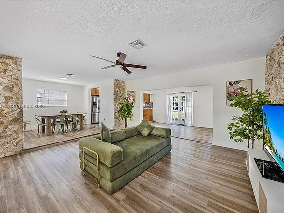 4th image of 7949 Panama St