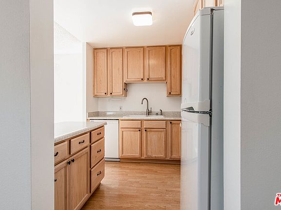 4th image of 327 Chestnut Hill Ct APT 17