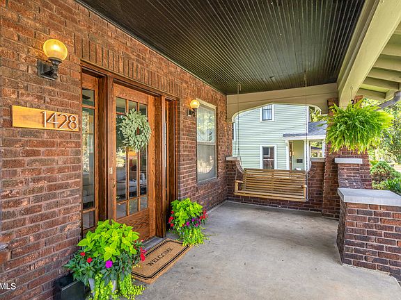 4th image of 1428 Fremont Pl