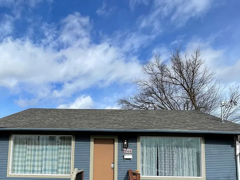 2409 Applegate Ave — Photo 2