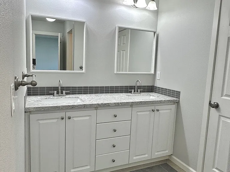 220 NE 57th Ave — Photo 8