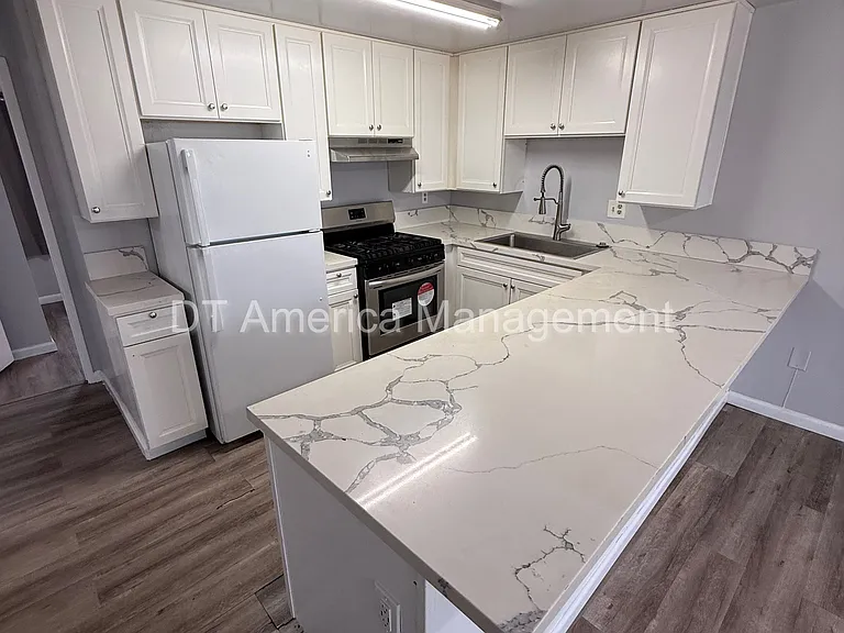 4344 Estrella Ave #4 — Photo 3