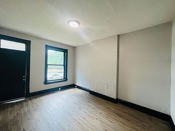 3rd image of 2125 Russell Blvd #11271426