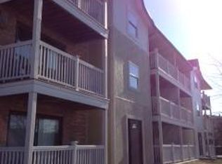 301 Gregory St APT 2, Aurora, IL 60504