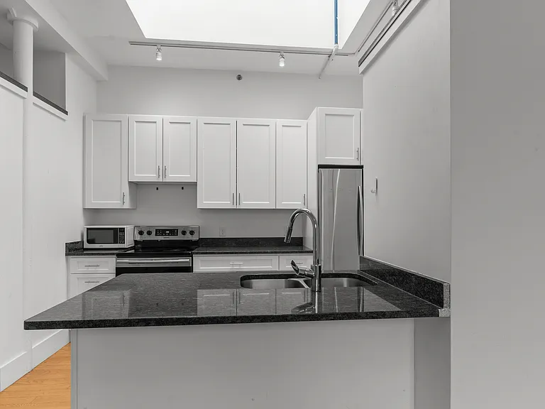 133 Mathewson St #302 — Photo 16