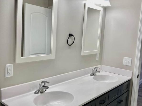 1160 Maid Marian Ln NE