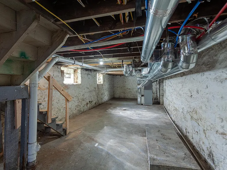 716 Gilbert St — Photo 19