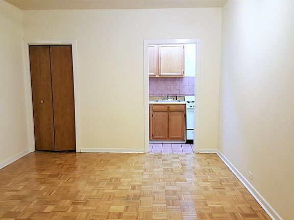 2nd image of 432 W Belmont Ave APT 405