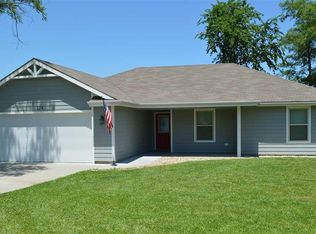 104 E 7th St, Maple Hill, KS 66507