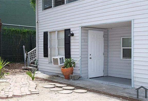 2nd image of 729 N Westmoreland Dr APT 3