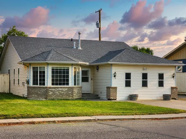 613 S 26th St, Fort Macleod, AB T0L 0Z0