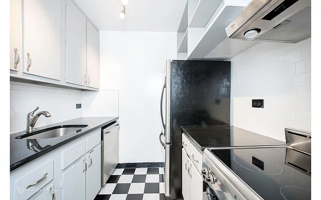 Sold by Douglas Elliman | media 4