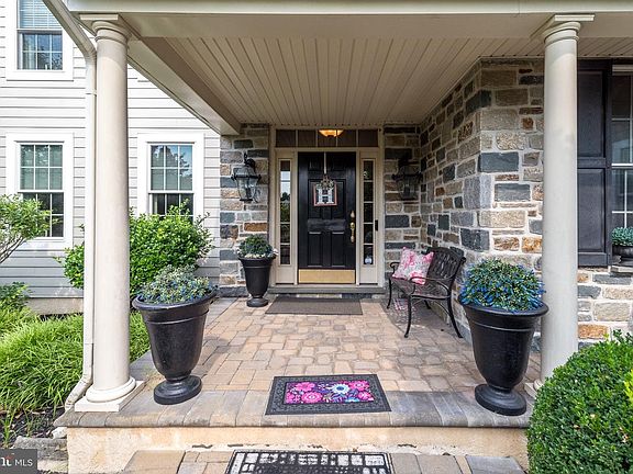 3rd image of 397 Augusta Dr
