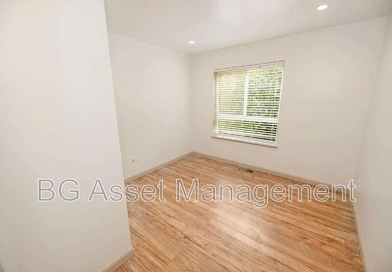 50 Frey Pl #12 — Photo 7