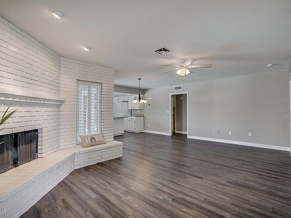 5th image of 2117 E Laguna Dr