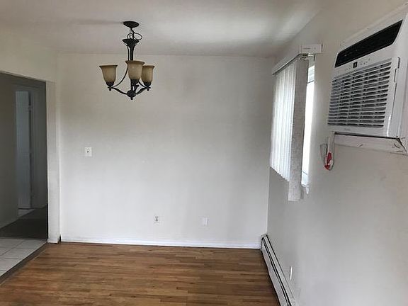 5th image of 295 Forest Ave