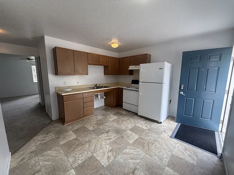330 W Cherry St #Y23 — Photo 4