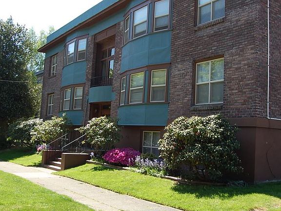 2nd image of 1421 2nd Ave N APT 04