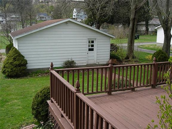 5th image of 204 Gregg St
