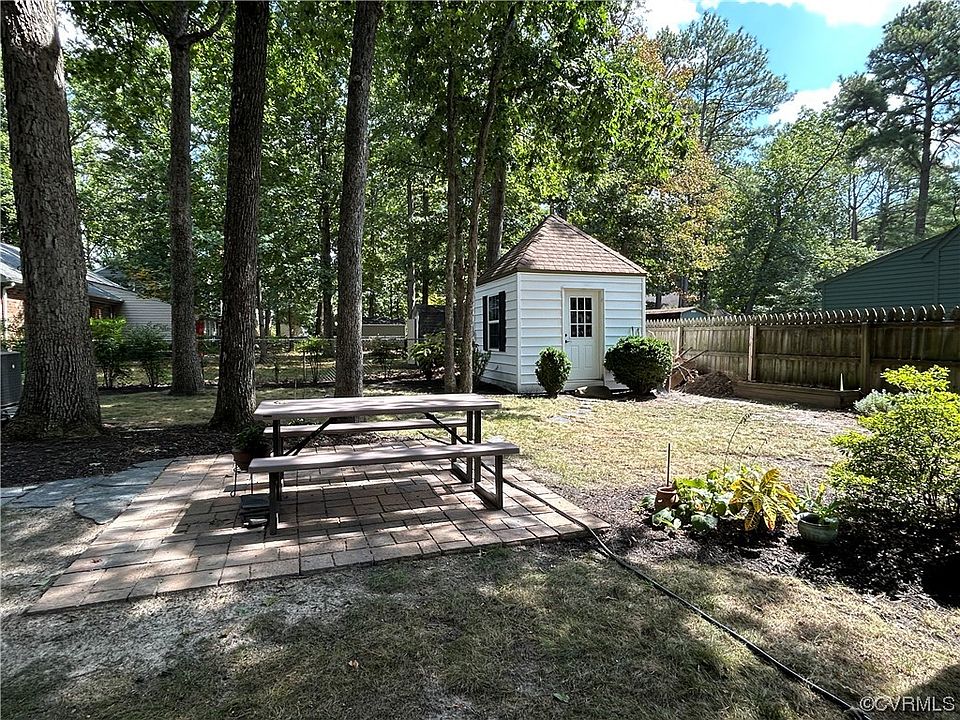 2nd image of 2413 Jewett Dr