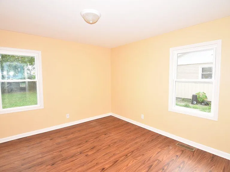 105 S Bartlett Rd — Photo 11