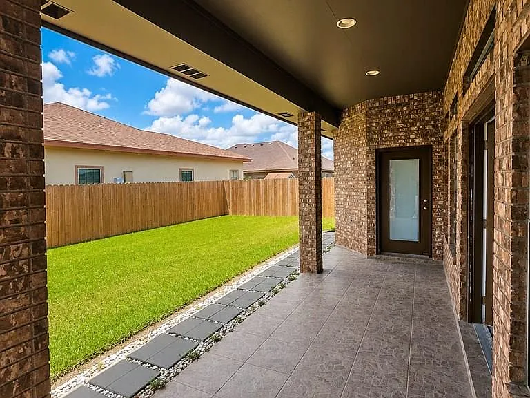 5633 Rustic Manor Dr — Photo 10