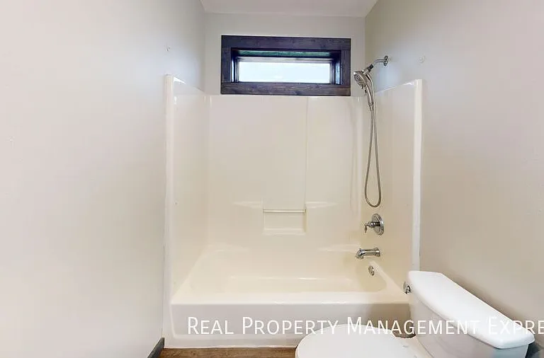 3920 S Stanford Ave — Photo 9
