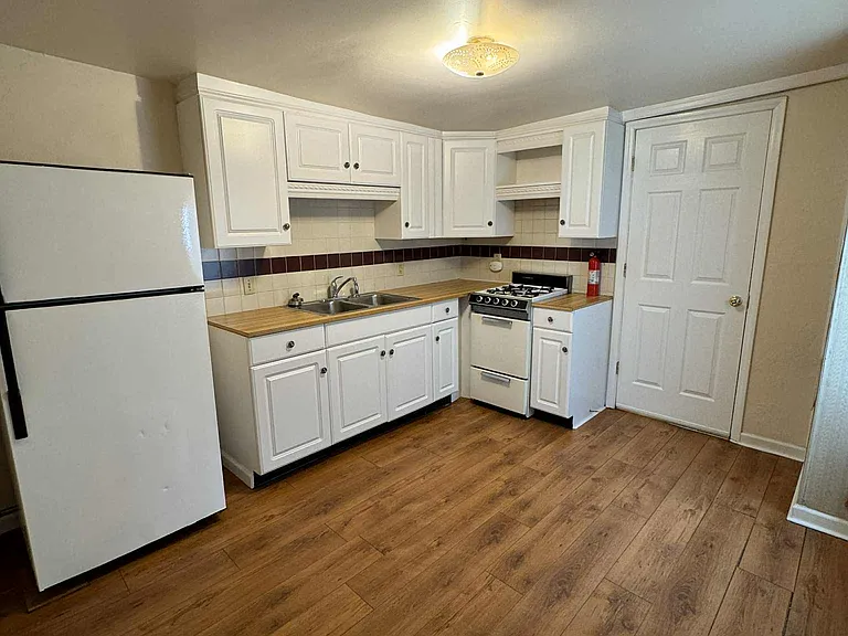 39 E North St #1 — Photo 3
